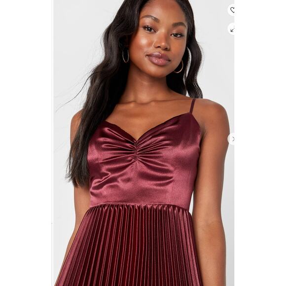 Lulus burgundy satin pleated exceptional sophistication maxi dress formal Size L - Picture 7 of 9